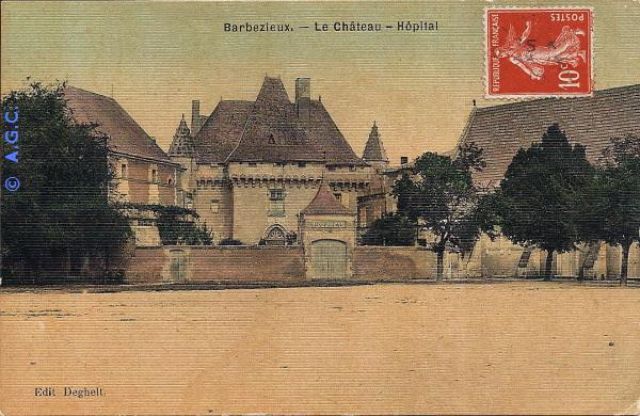Barbezieux Le chateau hopital 02.jpg